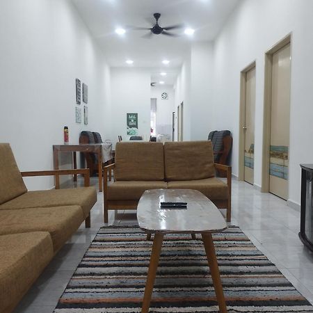 Homestay Batu Pahat, Bushra Esterno foto