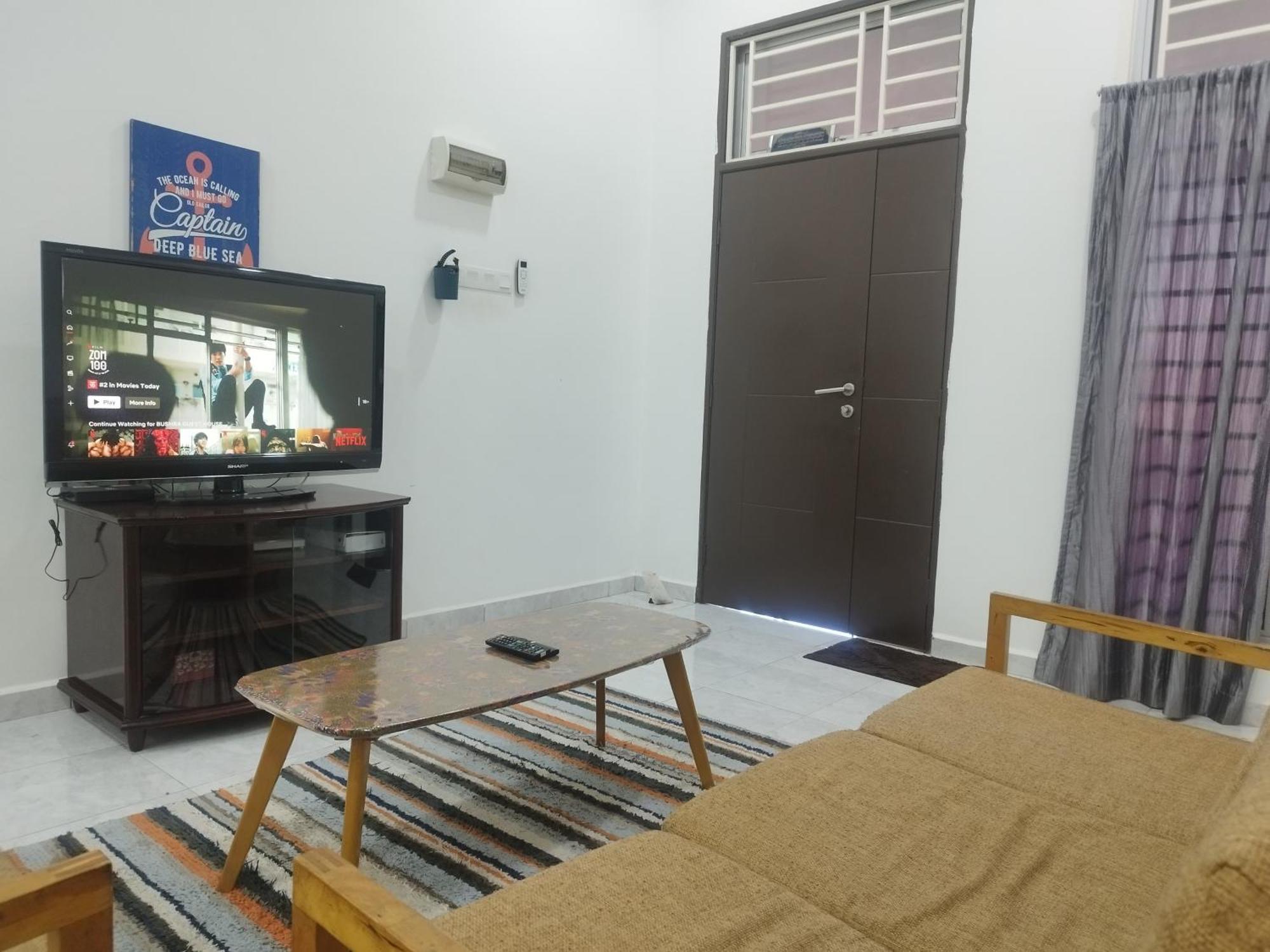 Homestay Batu Pahat, Bushra Esterno foto